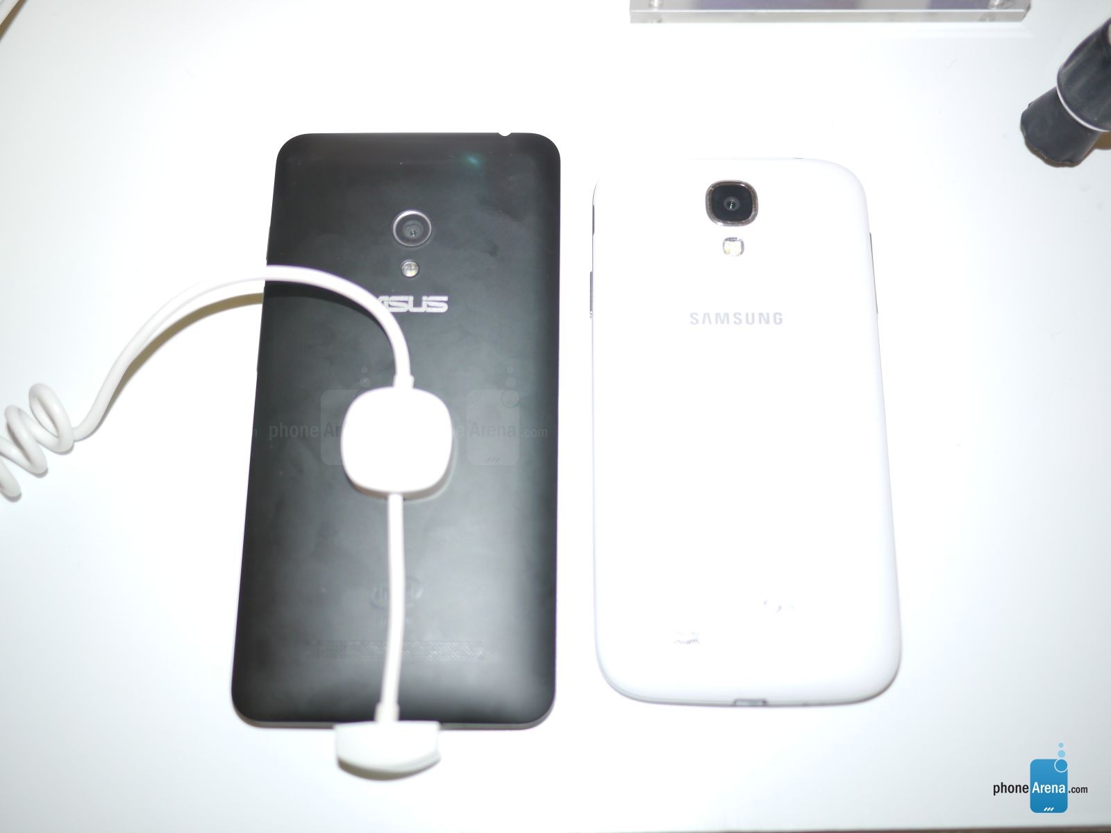 hiệu suất bộ nhớ của asus zenphone 5 vs galaxy s4