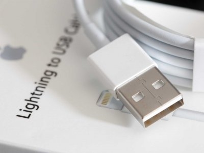 Bộ sạc có tính năng sạc ngược và sạc không dây