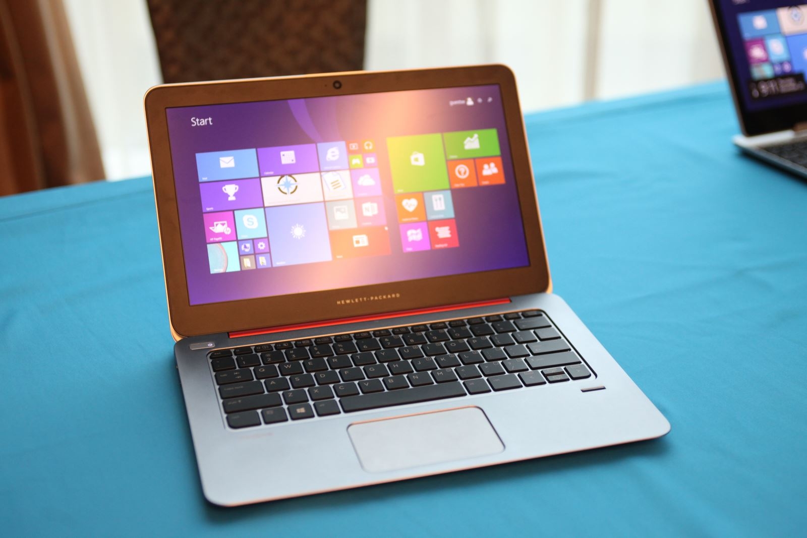 Kiểu dáng thiết kế Elitebook Folio 1020
