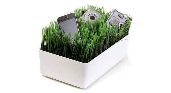 Sạc pin mô phỏng bãi cỏ