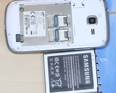 Khe cắm 2SIM và Pin của Trend Lite