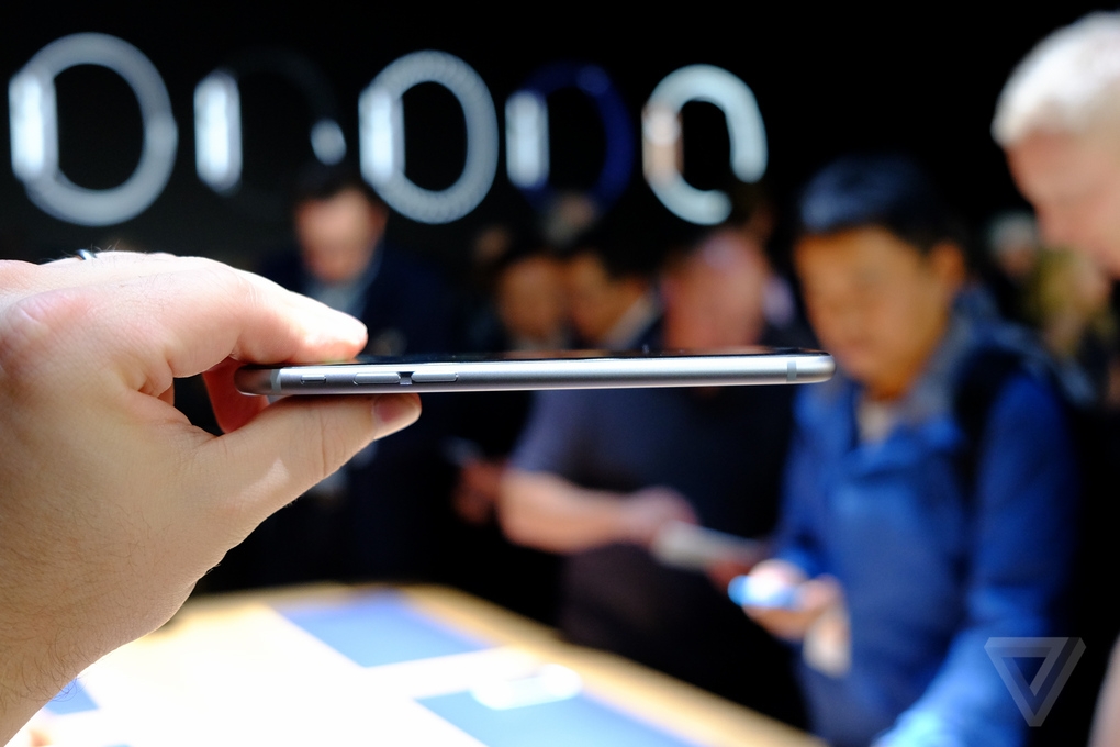 cạnh trái của iPhone 6