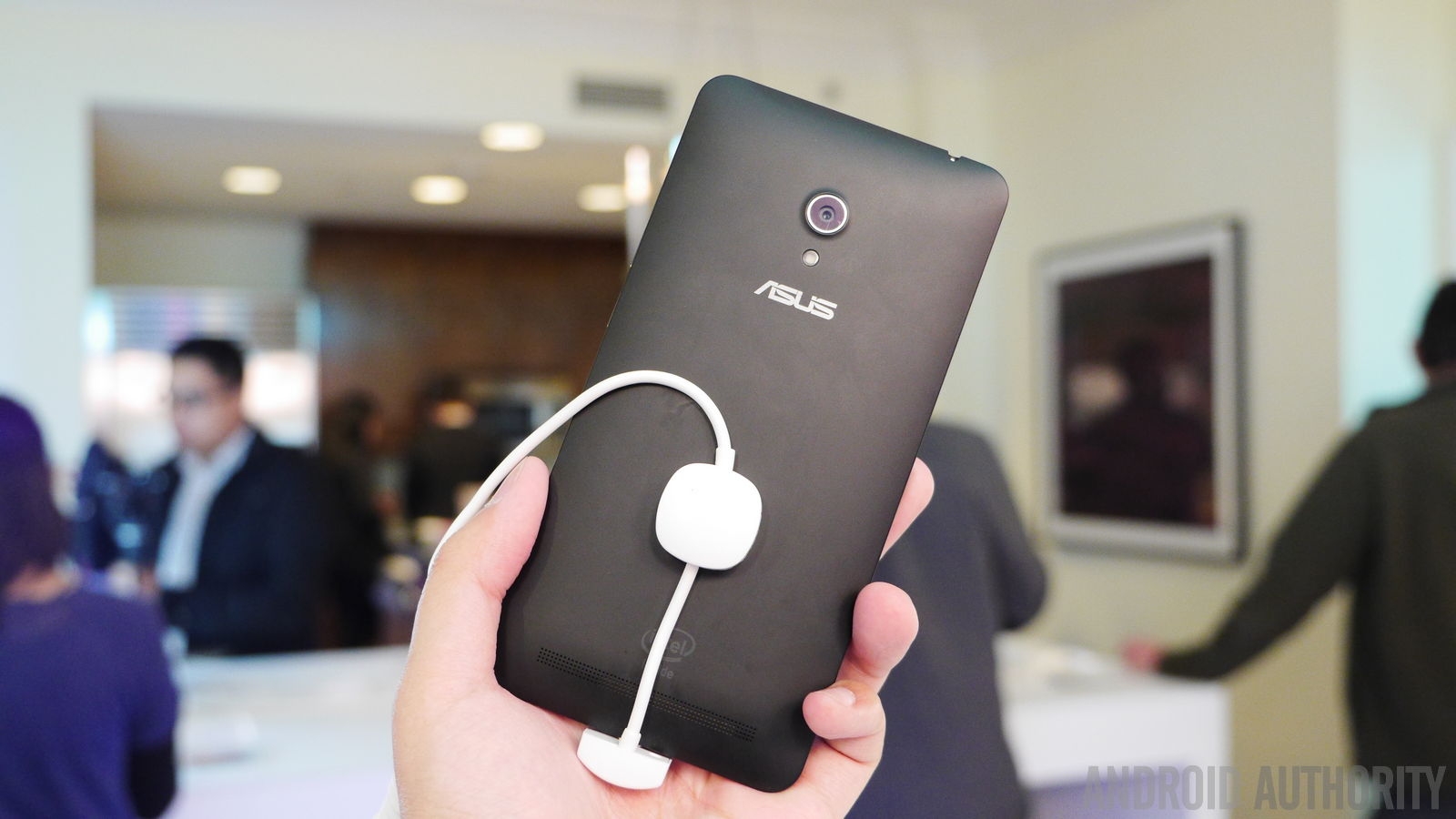 mặt sau của asus zenfone 6
