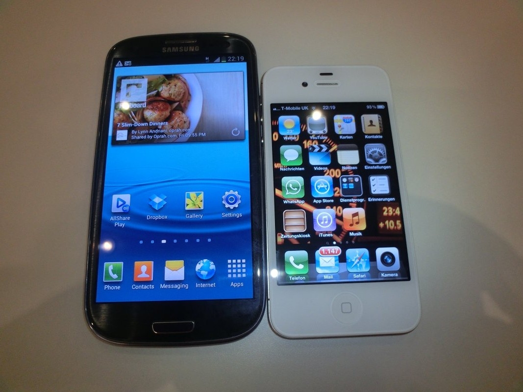 Galaxy S3 bên cạnh iPhone 4S