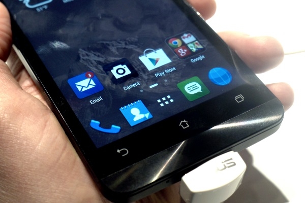 thiết kế của Asus Zenfone 5