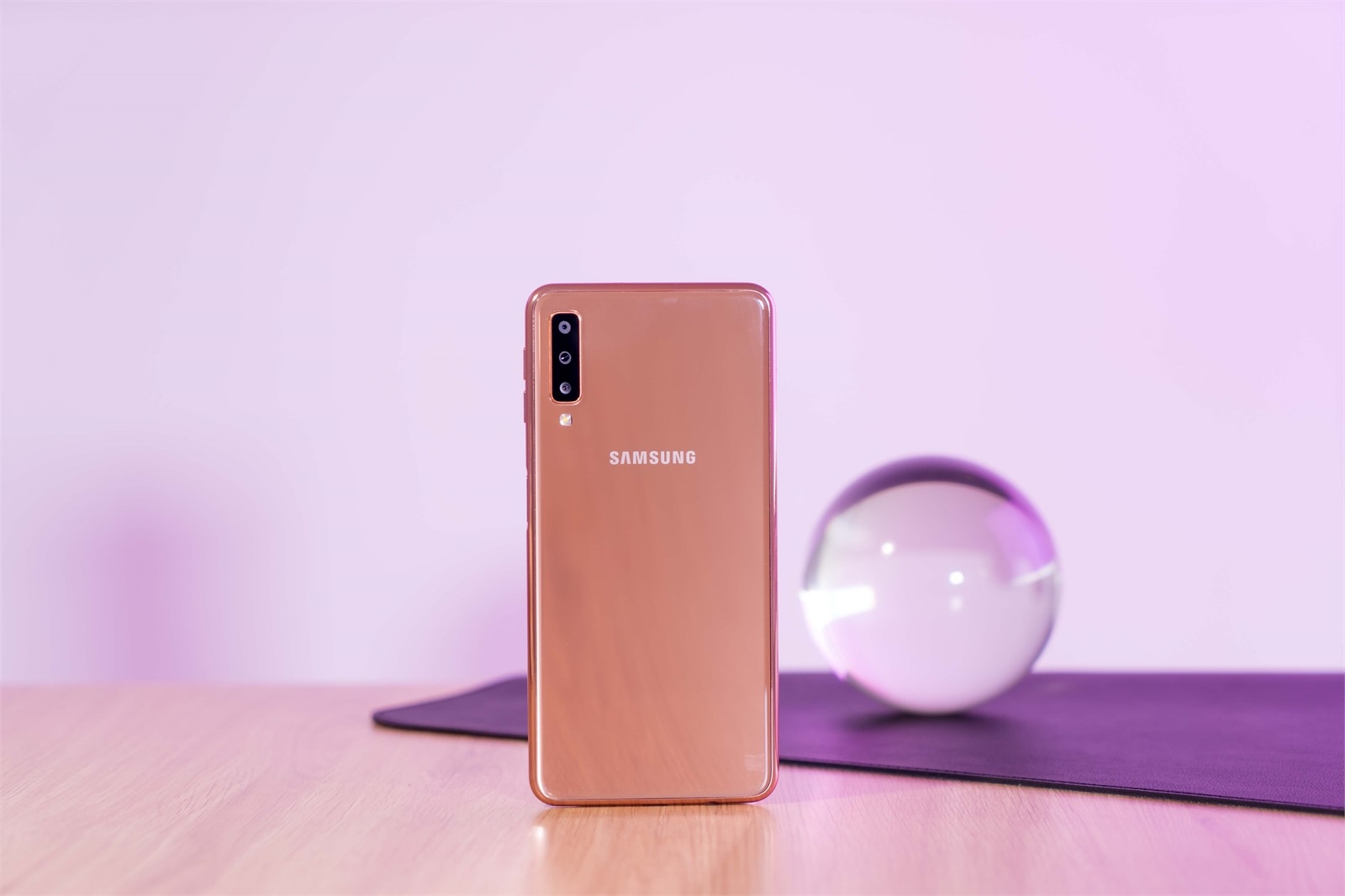 Giảm tới 2 triệu, Galaxy A7 2018 đang trở nên đáng mua hơn bao giờ hết! (ảnh 1)