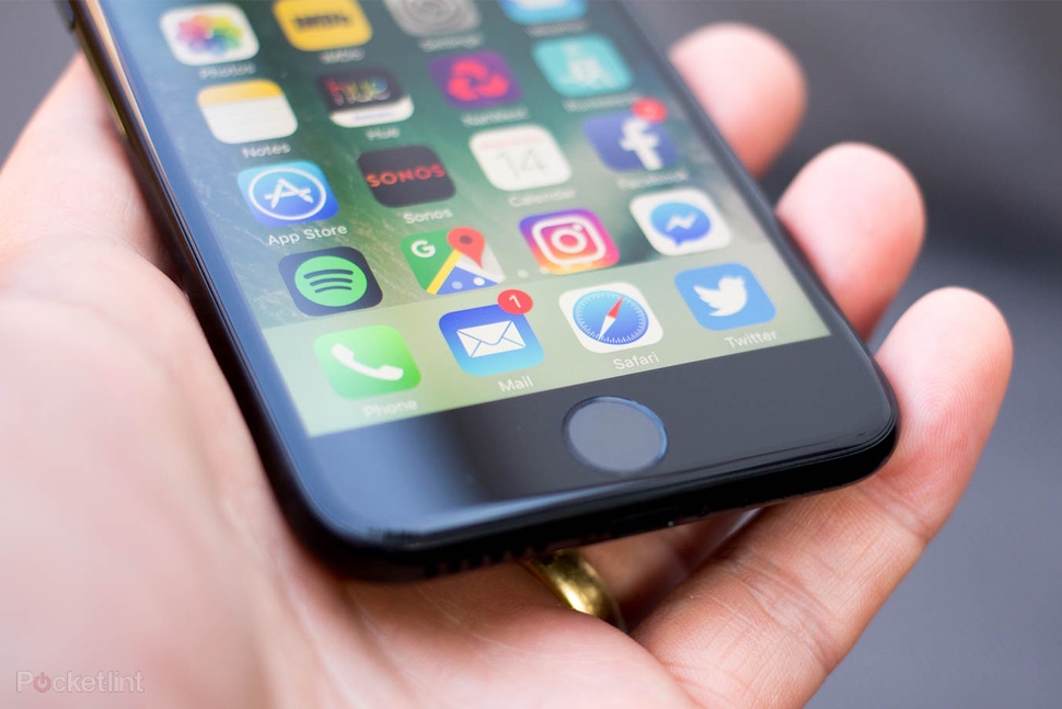 Ngán ngẩm màn hình lớn, nên chọn smartphone nào nhỏ gọn, mạnh mẽ cho 2 năm tới? (ảnh 2)