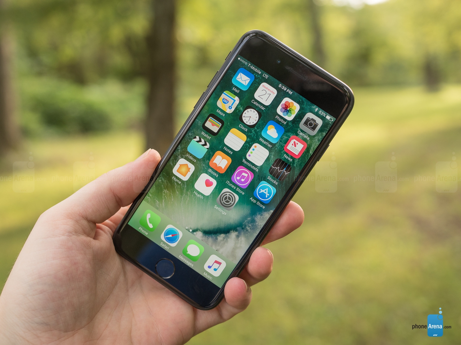 Ngán ngẩm màn hình lớn, nên chọn smartphone nào nhỏ gọn, mạnh mẽ cho 2 năm tới? (ảnh 3)