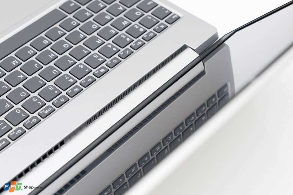 IdeaPad S340 phiên bản Ryzen Mobile: Laptop 4 nhân 8 luồng, SSD 256GB giá hợp lý nhất? (ảnh 5)