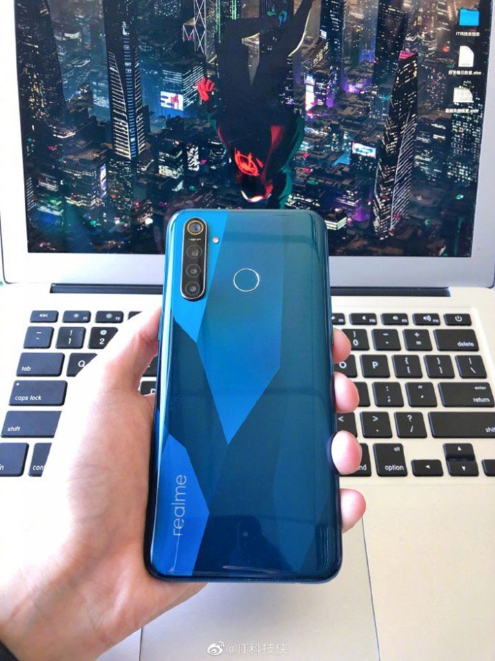 Realme Q (ảnh 5) Realme Q (ảnh 5)