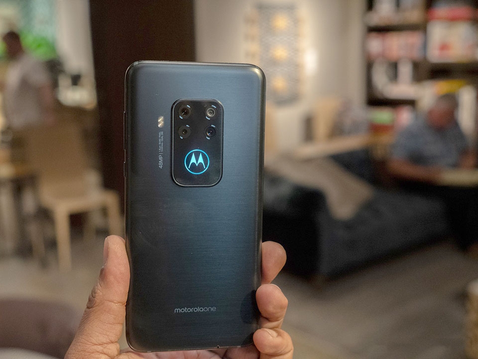 Motorola One Zoom