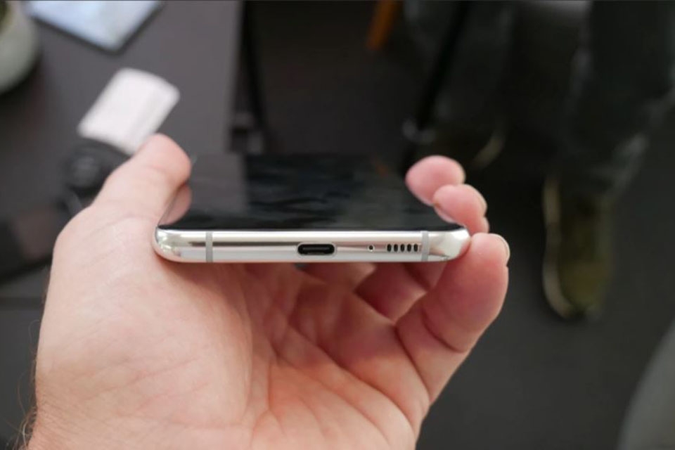 cạnh dưới Galaxy A90 5G