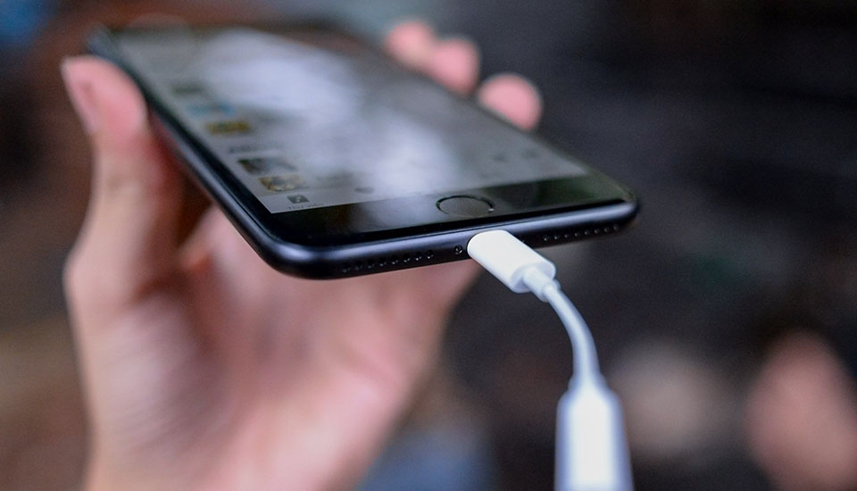 từ bỏ Cáp Lightning