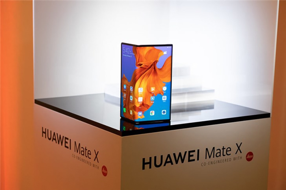 Huawei Mate X tiếp tục bị hoãn ngày lên kệ