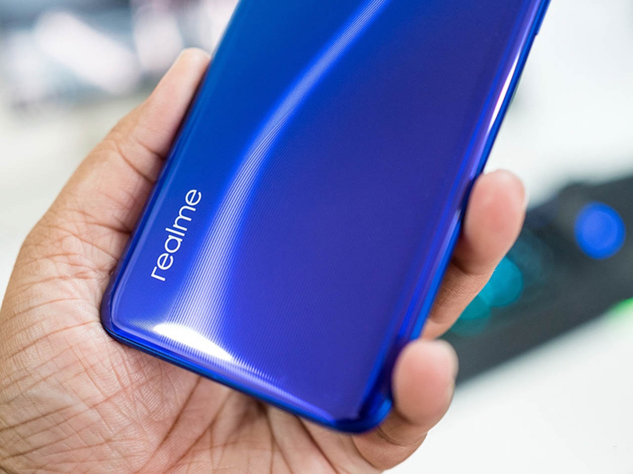 Realme 3 Pro: Chiến game “xịn xò”, ngoại hình quyến rũ! (ảnh 4) Realme 3 Pro: Chiến game “xịn xò”, ngoại hình quyến rũ! (ảnh 4)