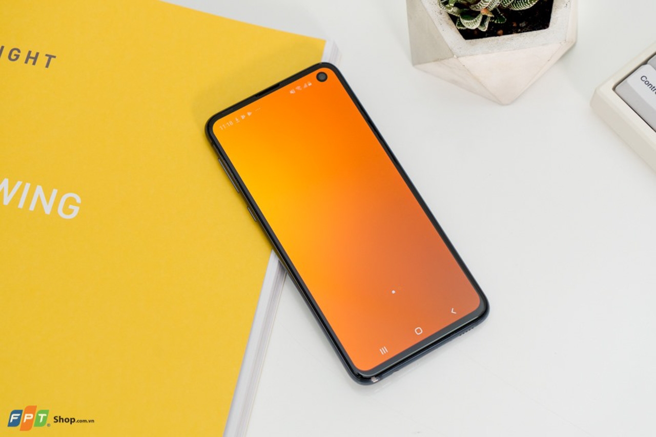 Samsung Galaxy S10e: Flagship nhỏ gọn hoàn hảo, lại được giảm đến 4 triệu! (ảnh 3) Samsung Galaxy S10e: Flagship nhỏ gọn hoàn hảo, lại được giảm đến 4 triệu! (ảnh 3)