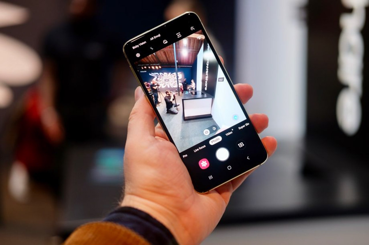 Samsung Galaxy S10e: Flagship nhỏ gọn hoàn hảo, lại được giảm đến 4 triệu! (ảnh 6) Samsung Galaxy S10e: Flagship nhỏ gọn hoàn hảo, lại được giảm đến 4 triệu! (ảnh 6)