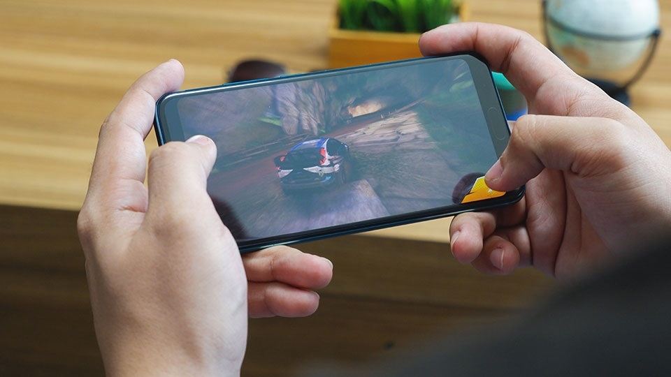 Flagship đầu bảng giờ chỉ còn hơn 7 triệu: Honor 10 là smartphone tầm trung hoàn hảo nhất? (ảnh 4) Flagship đầu bảng giờ chỉ còn hơn 7 triệu: Honor 10 là smartphone tầm trung hoàn hảo nhất? (ảnh 4)