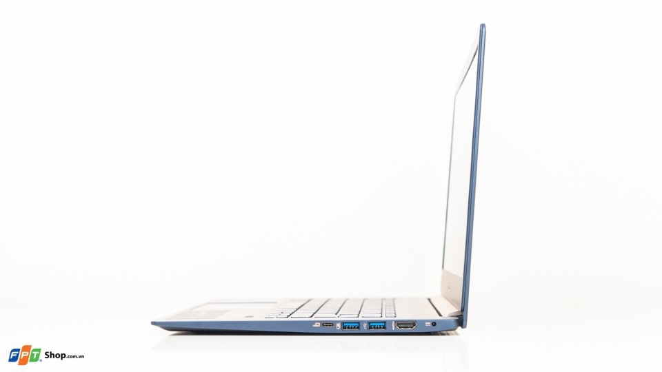 Ultrabook nào siêu mỏng nhẹ chưa đến 1kg, vẫn mạnh mẽ và tiện dụng? Đoán xem! (ảnh 1) Ultrabook nào siêu mỏng nhẹ chưa đến 1kg, vẫn mạnh mẽ và tiện dụng? Đoán xem! (ảnh 1)