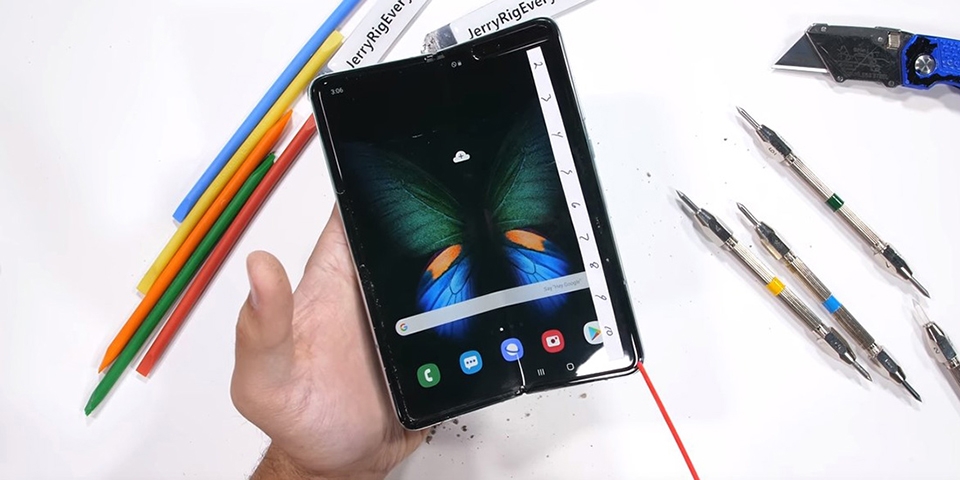 Kiểm tra độ bền Galaxy Fold Kiểm tra độ bền Galaxy Fold