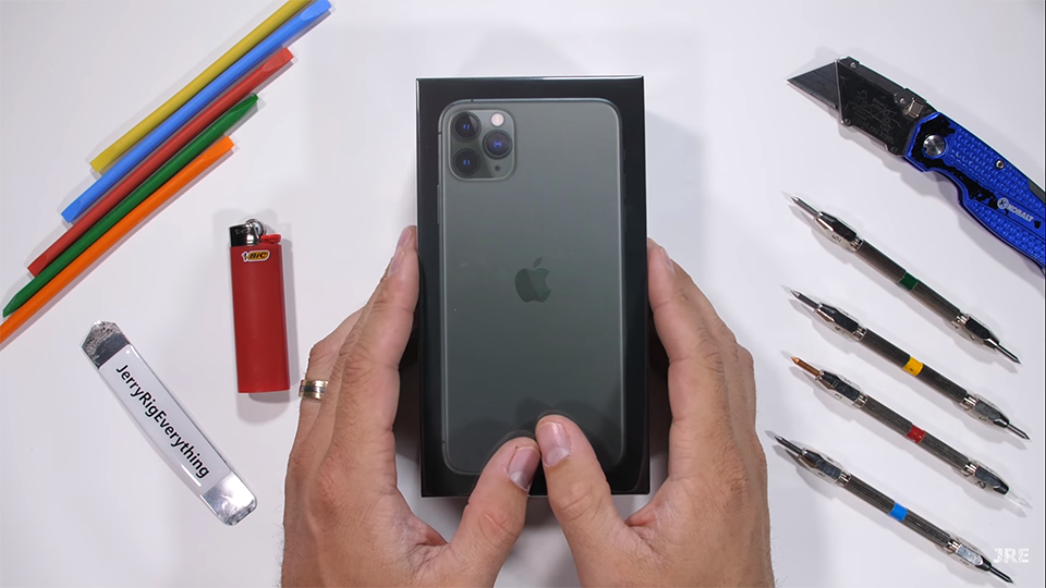 Tra tấn iPhone 11 Pro Max (ảnh 1)