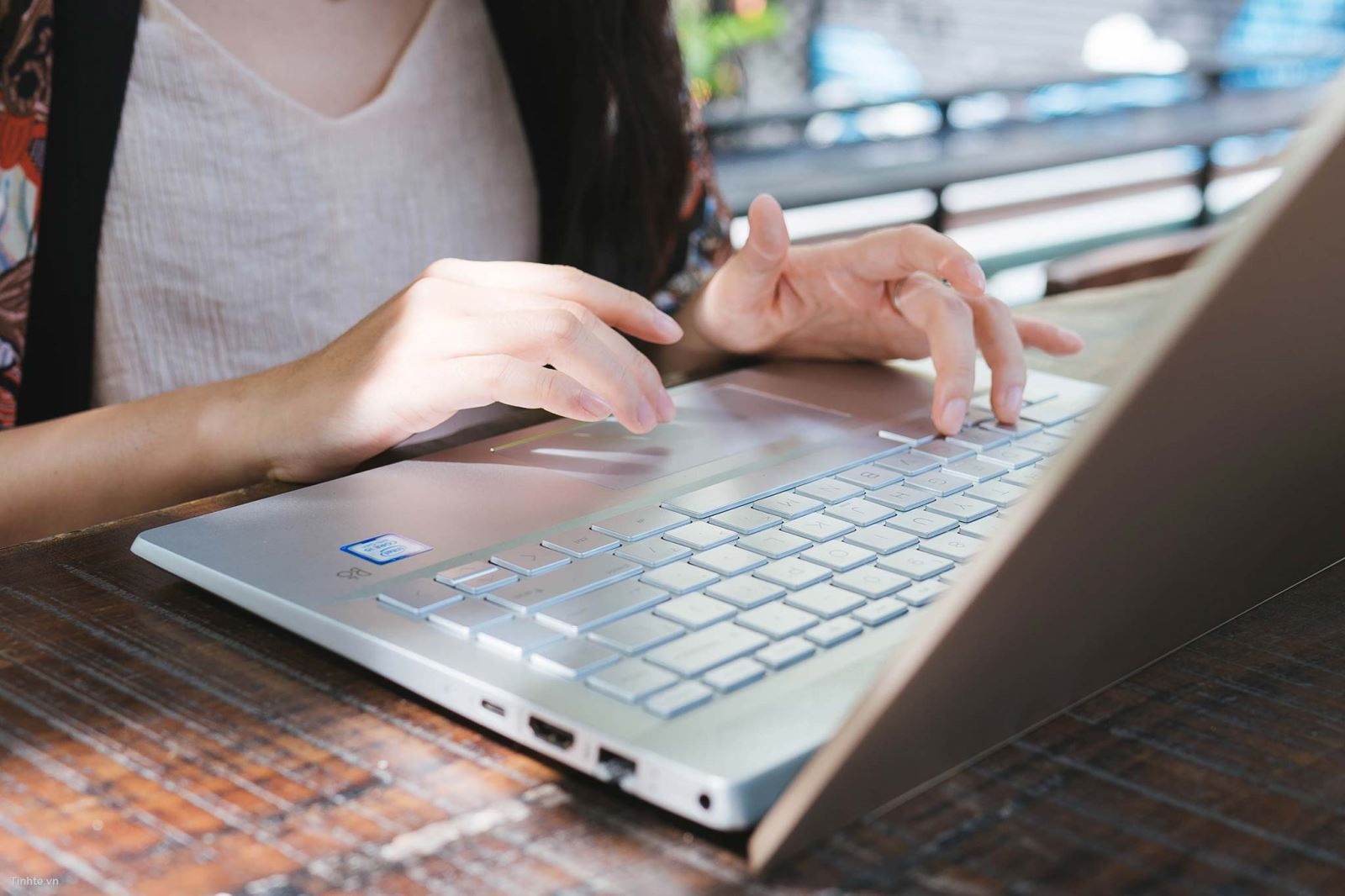 HP Pavilion 14 chỉ còn 12 triệu: Giá cực tốt cho laptop “sang chảnh”, hiệu năng ấn tượng (ảnh 5)