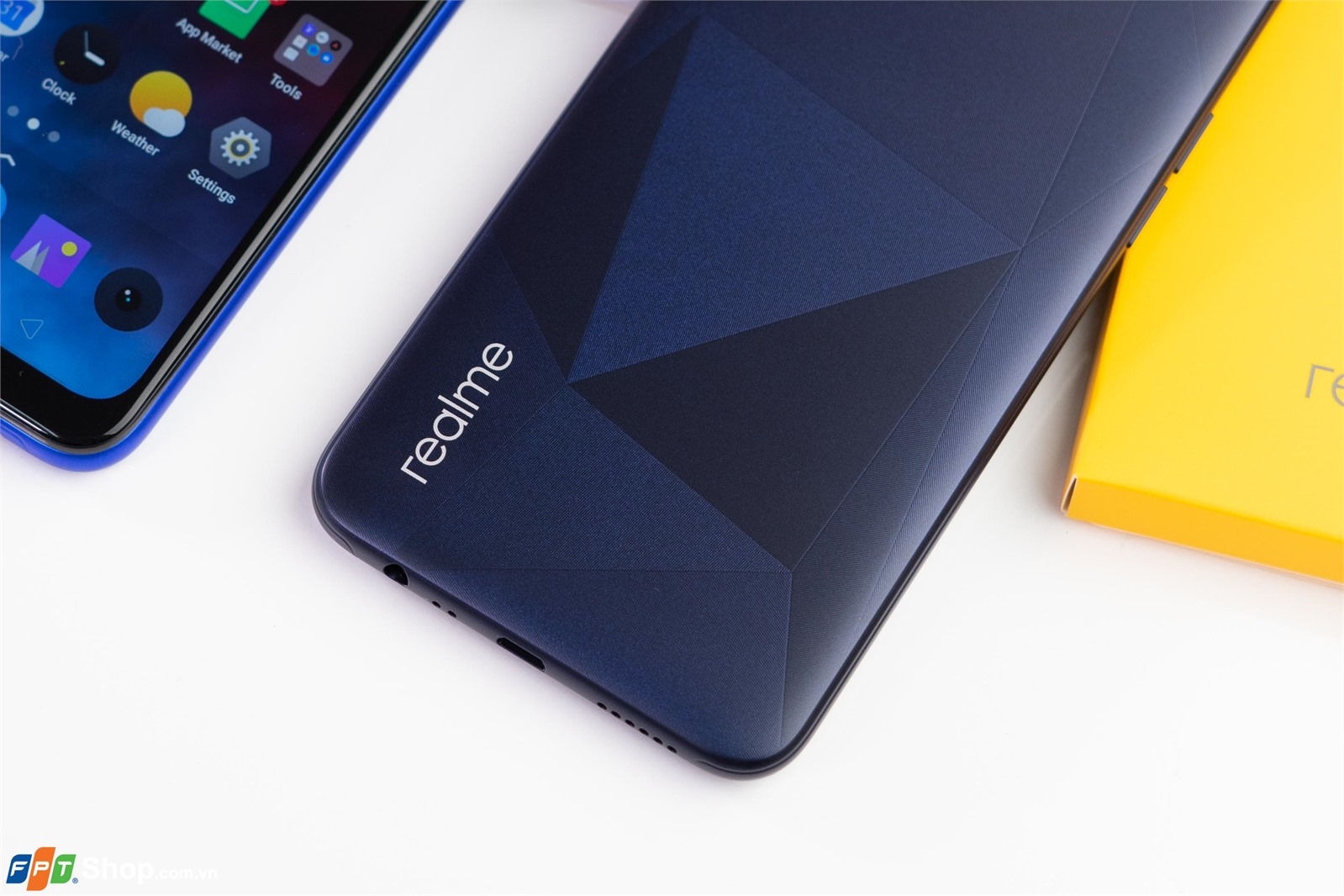 Tìm smartphone giá rẻ trải nghiệm toàn diện? Realme C2 là ứng viên sáng giá (ảnh 1) Tìm smartphone giá rẻ trải nghiệm toàn diện? Realme C2 là ứng viên sáng giá (ảnh 1)