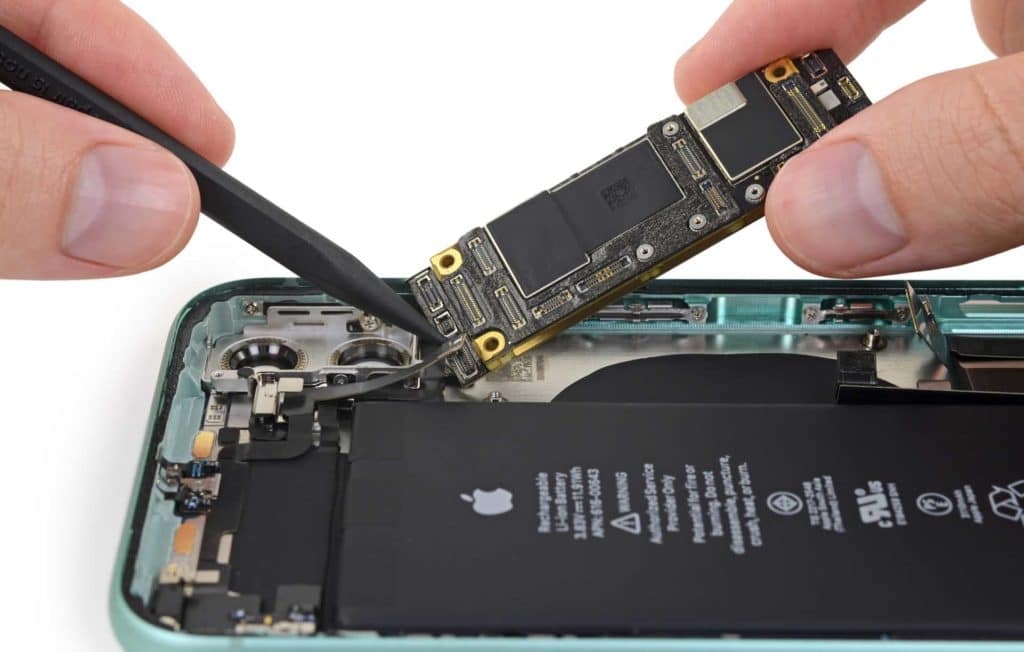 iFixit mổ bụng iPhone 11 (ảnh 1) iFixit mổ bụng iPhone 11 (ảnh 1)