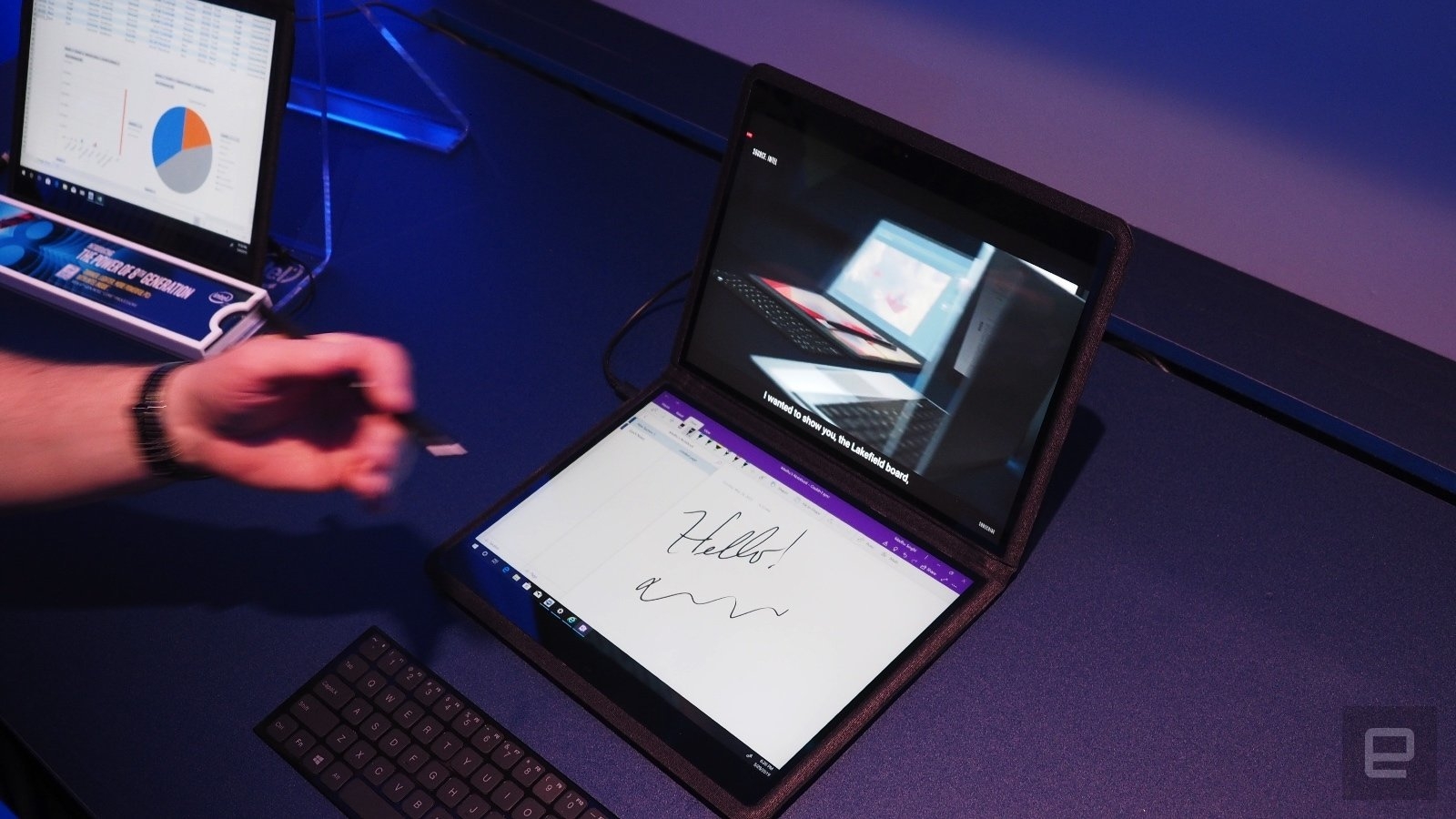 Surface màn hình kép 01