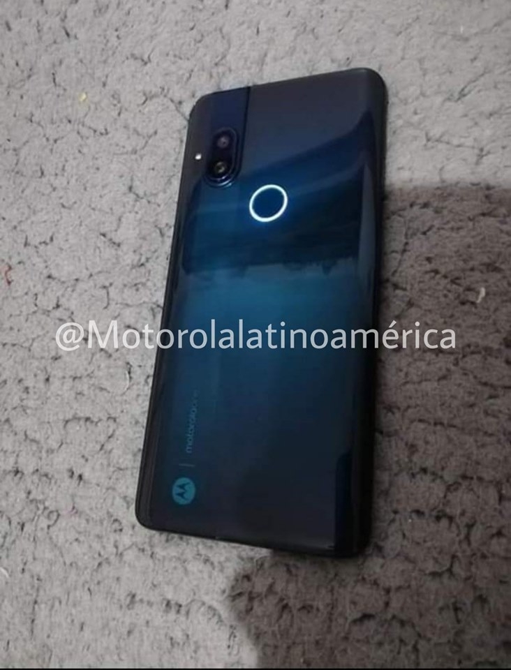 Ảnh thực tế smartphone Motorola bí ẩn (ảnh 3) Ảnh thực tế smartphone Motorola bí ẩn (ảnh 3)