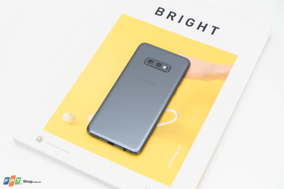 thiết kế Galaxy S10e thiết kế Galaxy S10e