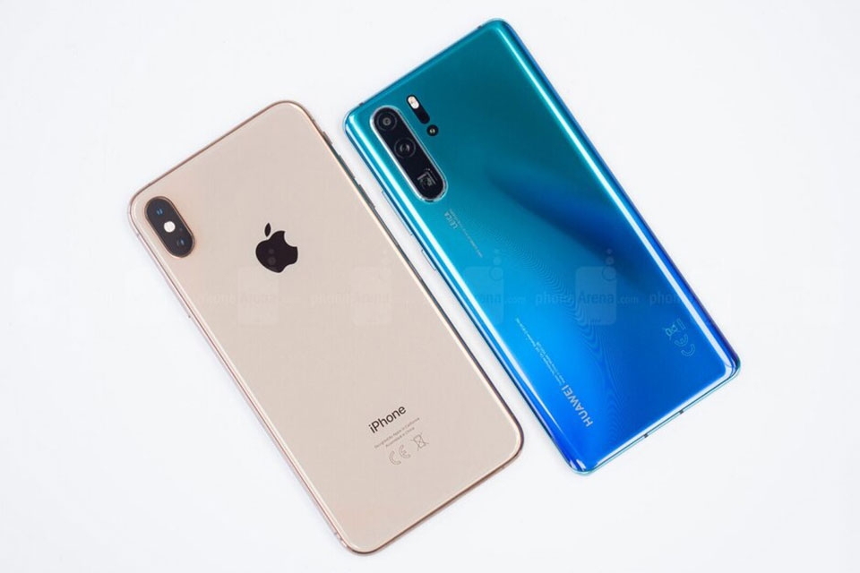 iPhone Xs Max và Huawei P30 Pro
