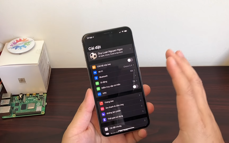 cách bật chế độ tối trên iPhone