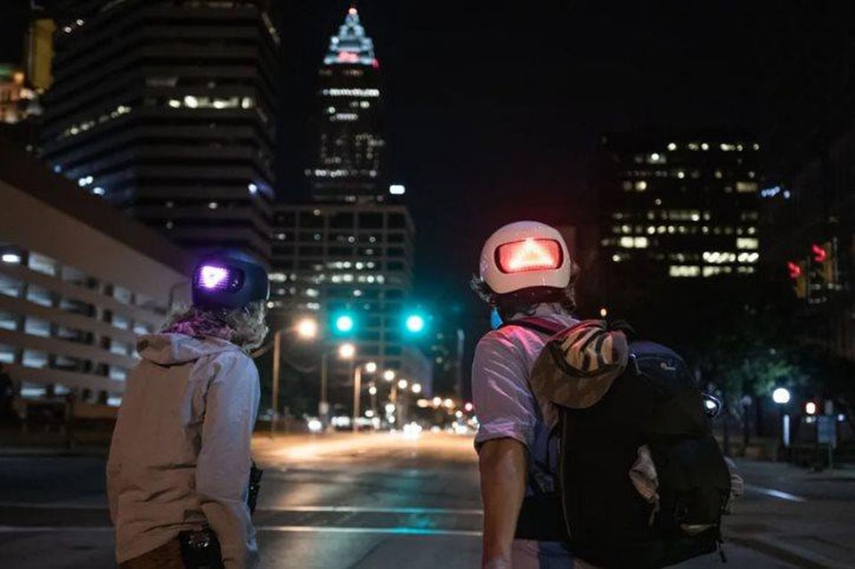 Apple bán mũ bảo hiểm thông minh