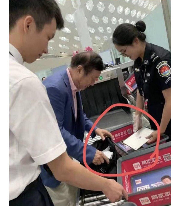 CEO Huawei dùng iPad