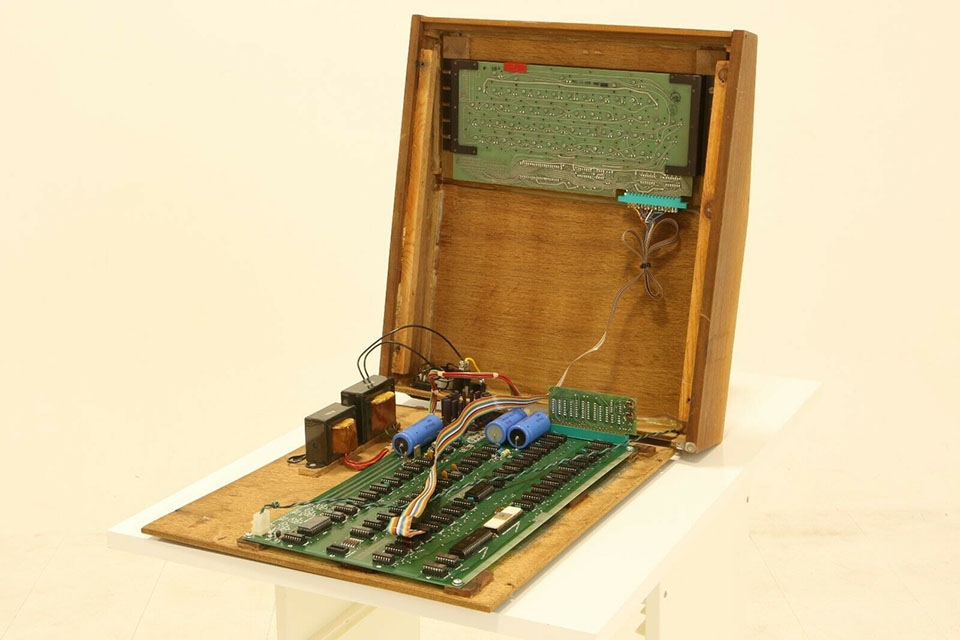 Apple-1 (ảnh 3) Apple-1 (ảnh 3)