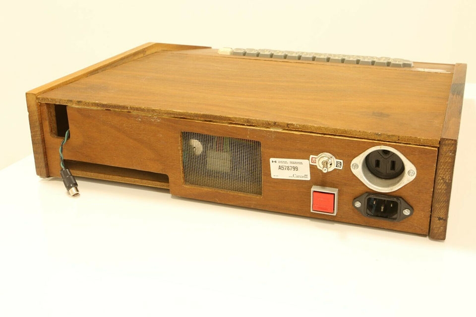 Apple-1 (ảnh 6) Apple-1 (ảnh 6)