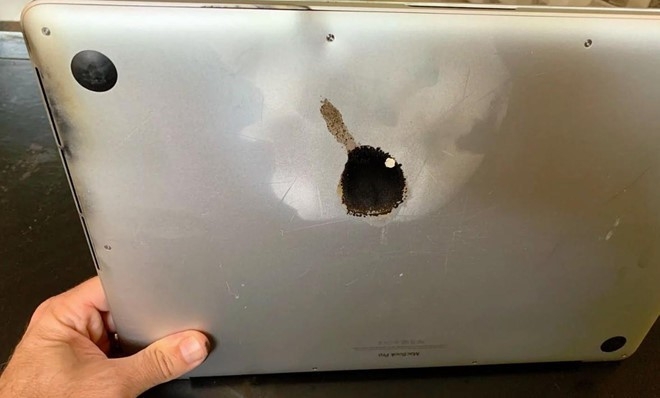 duoc mang macbook 15 inch len may bay neu tat nguon