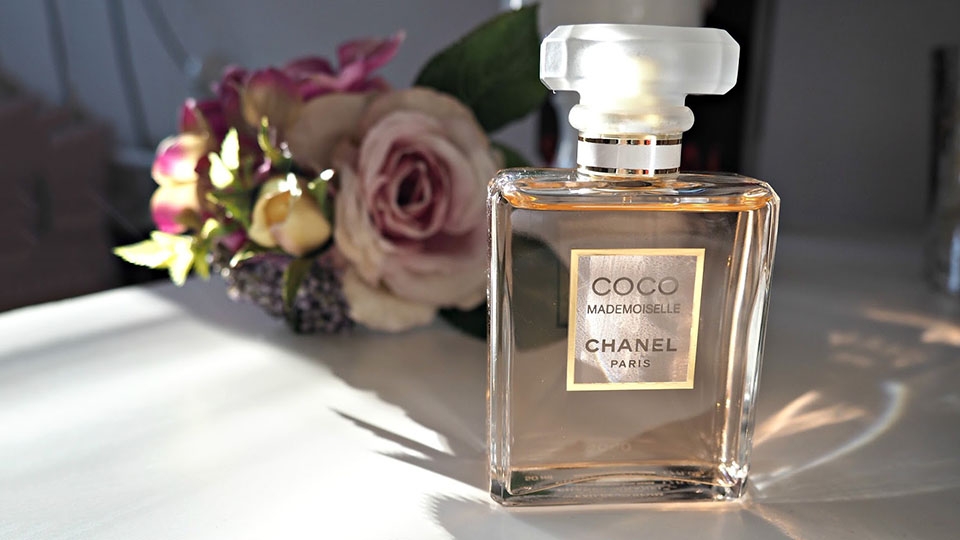 Cách chọn nước hoa tinh tế cho cô nàng từ 20 tới 30 tuổi 4