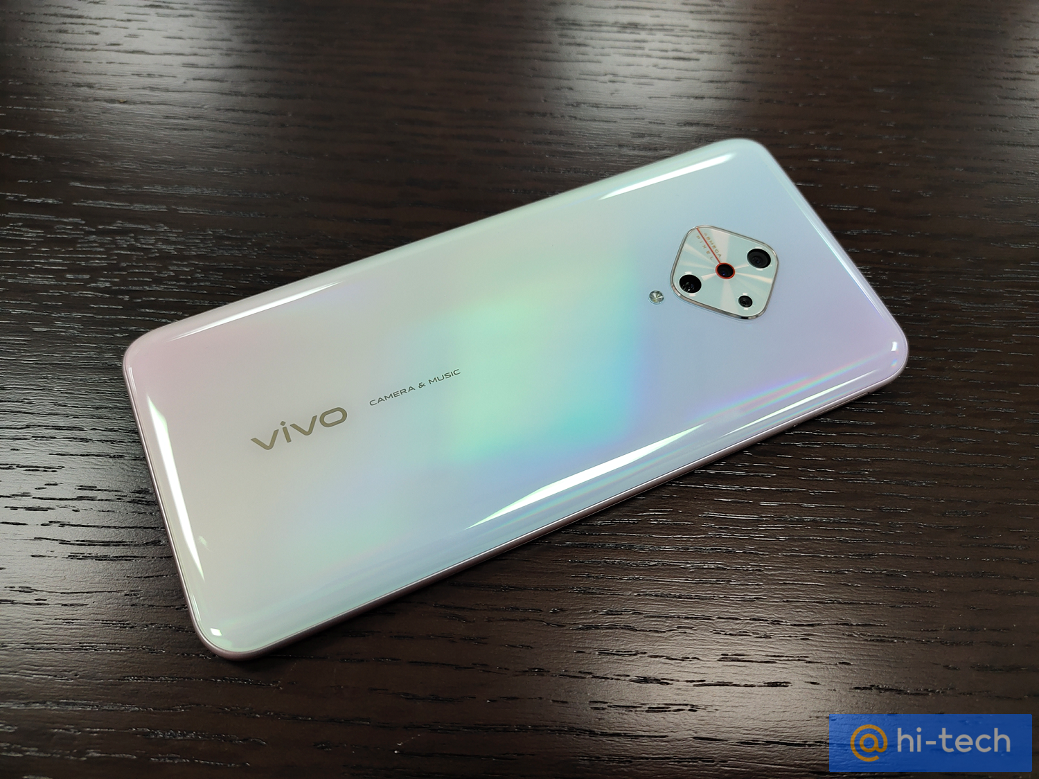 Lộ diện ảnh thực tế Vivo V17 với cụm camera tứ giác đẹp mắt 13