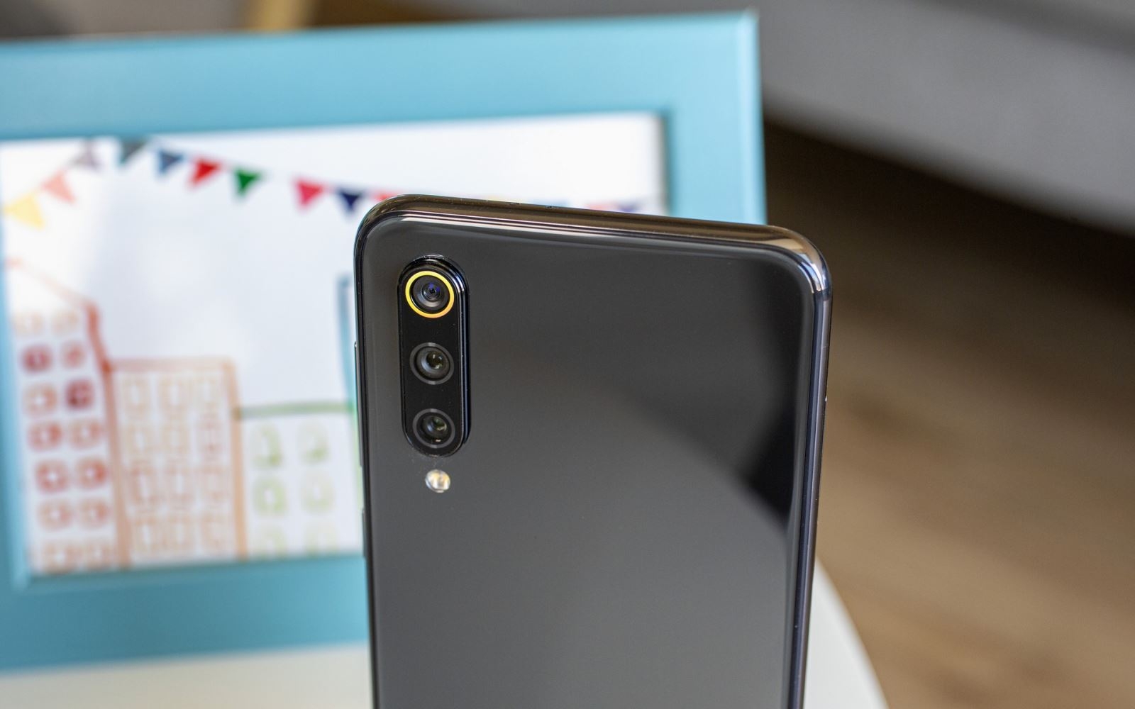 Tại sao lại nên mua Mi 9 SE khi máy đã giảm tới 1,5 triệu đồng
