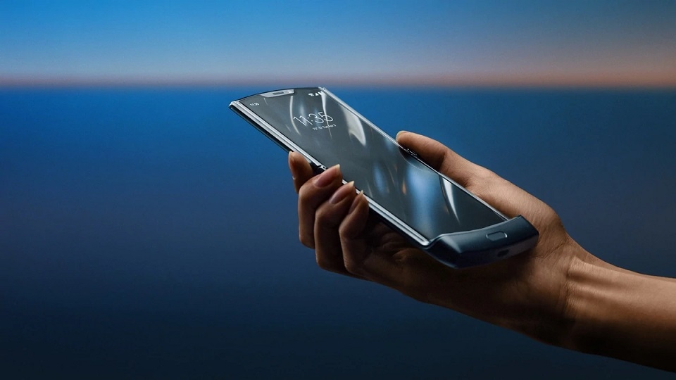 So sánh Motorola Razr, Huawei Mate X và Samsung Galaxy Fold 05