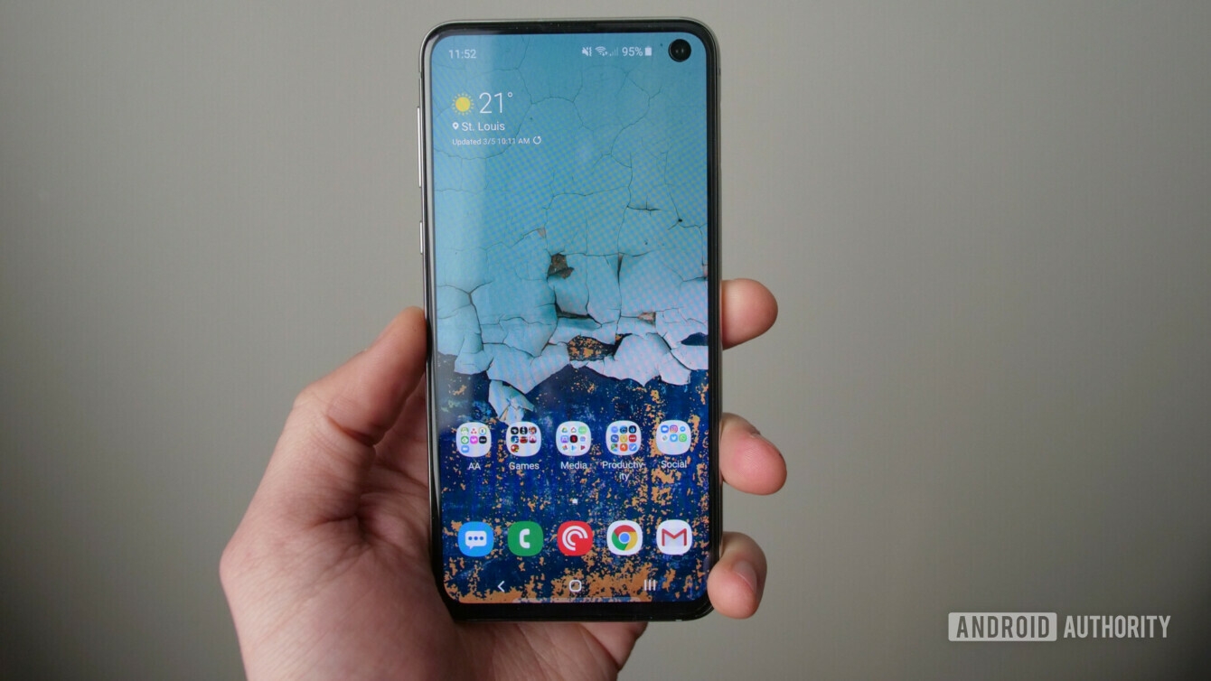 Không có màn hình “notch” Không có màn hình “notch”