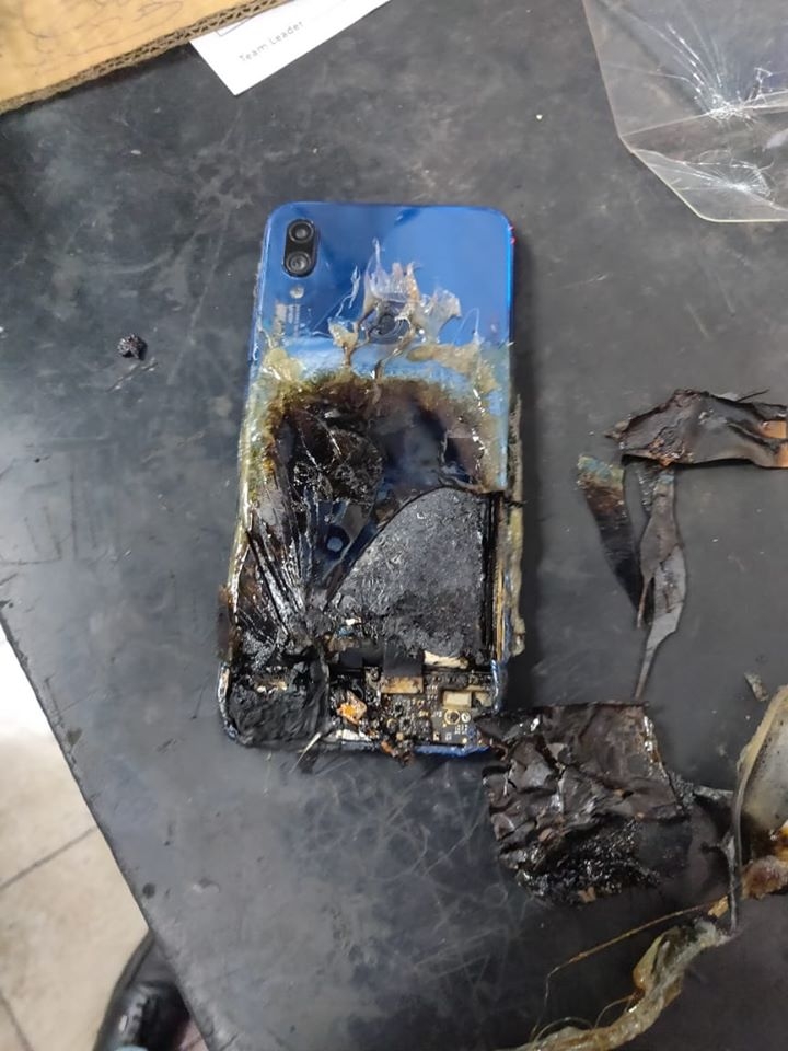 Xiaomi Redmi Note 7S bốc cháy (ảnh 4)