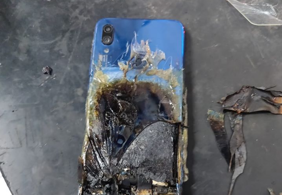 Xiaomi Redmi Note 7S bốc cháy (ảnh 1)