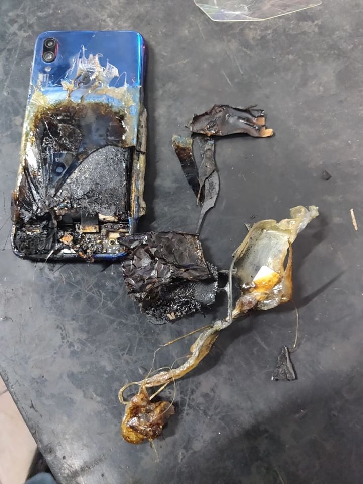 Xiaomi Redmi Note 7S bốc cháy (ảnh 5)
