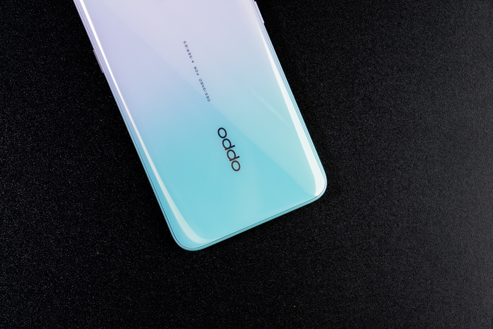Trên tay nhanh Oppo A9 2020 Trắng Ngọc Thạch tại FPTShop