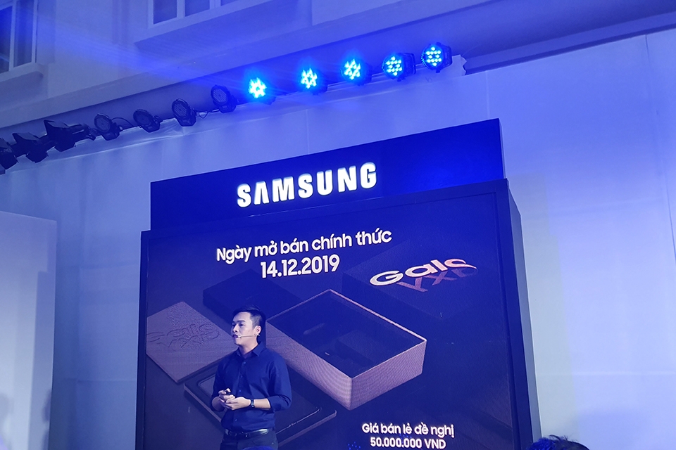 Samsung ra mắt điện thoại màn hình gập Galaxy Fold tại Việt Nam