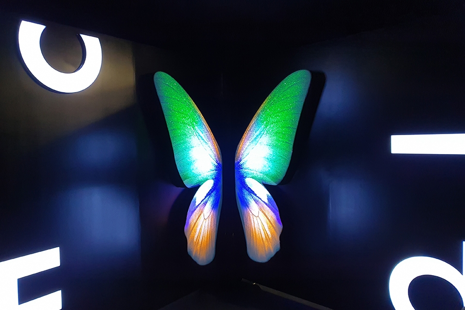 Samsung ra mắt điện thoại màn hình gập Galaxy Fold tại Việt Nam