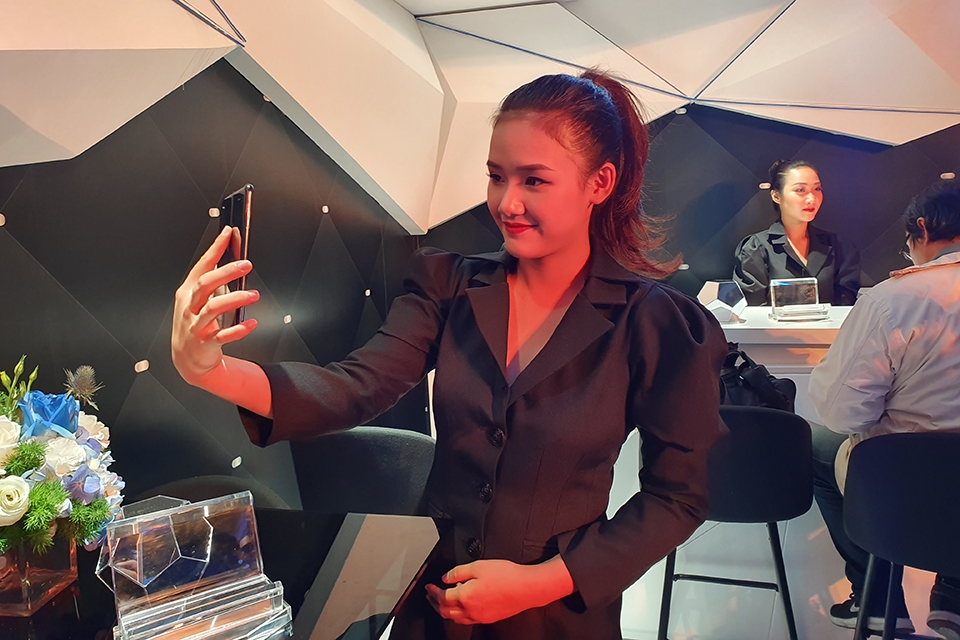 Samsung ra mắt điện thoại màn hình gập Galaxy Fold tại Việt Nam